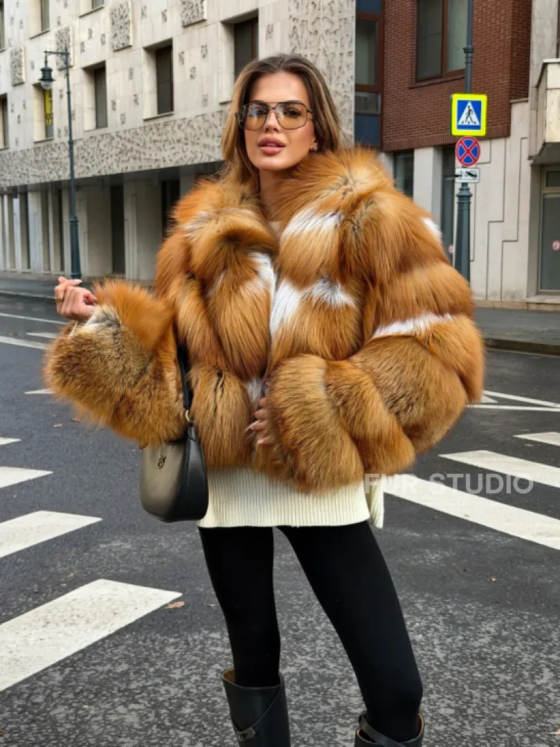 Шуба из лисы с капюшоном