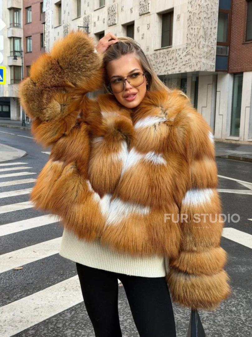 Шуба из лисы с капюшоном