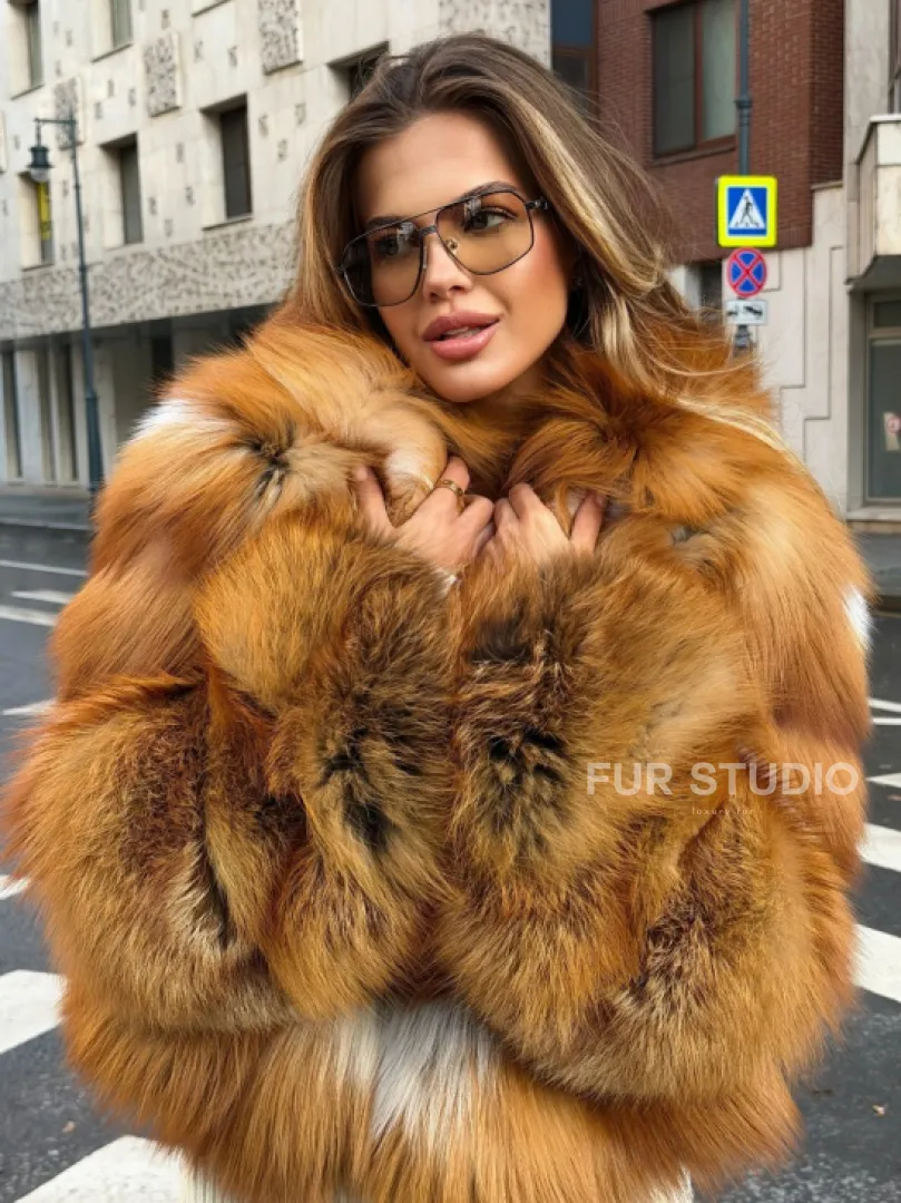 Шуба из лисы с капюшоном