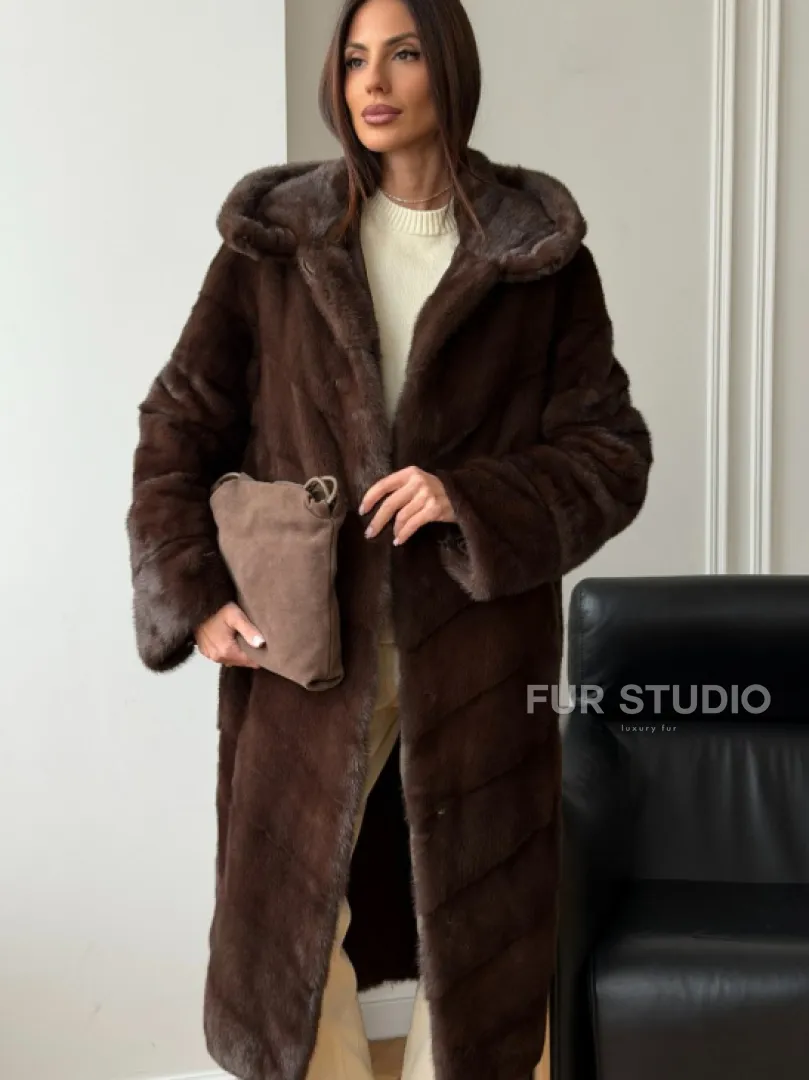 Коричневая норковая шуба с капюшоном - фото 5