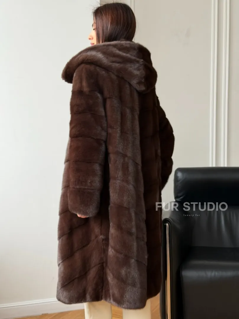 Коричневая норковая шуба с капюшоном - фото 6
