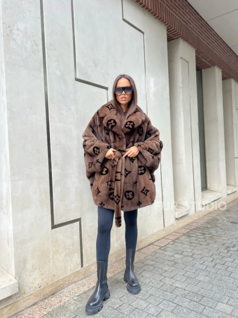 Норковое пончо из меха аукционной норки Velvet в цвете соболь - фото 4