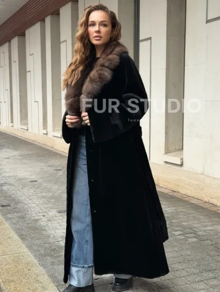 Длинная шуба из стриженой норки с воротником куница - фото 6