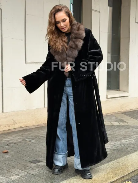Длинная шуба из стриженой норки с воротником куница - фото 5