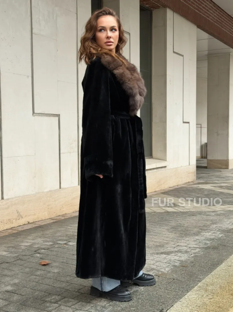 Длинная шуба из стриженой норки с воротником куница - фото 8