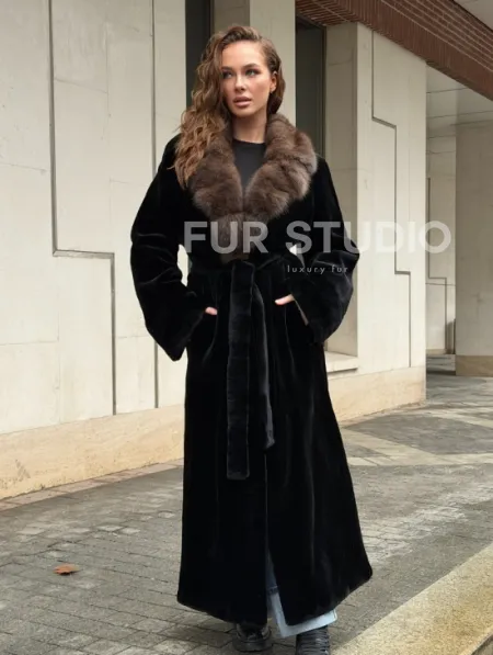 Длинная шуба из стриженой норки с воротником куница - фото 10