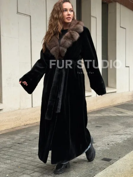 Длинная шуба из стриженой норки с воротником куница - фото 3