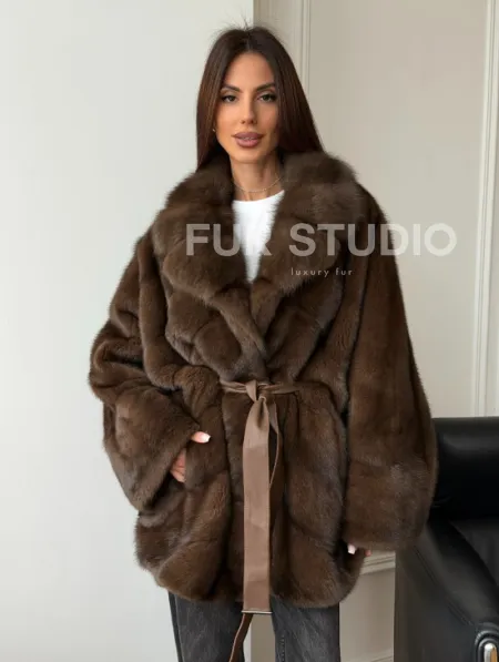 Коричневый полушубок с воротником куницы - летучая мышь - фото 10