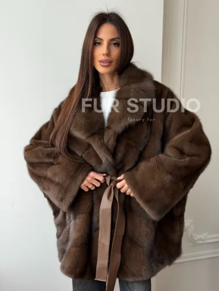 Коричневый полушубок с воротником куницы - летучая мышь - фото 9