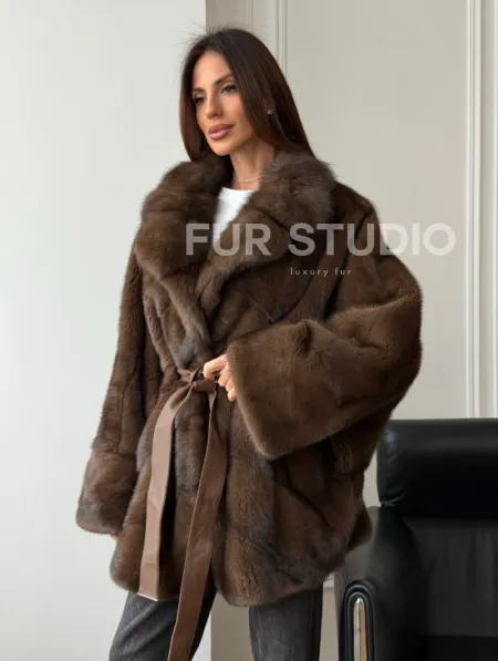 Коричневый полушубок с воротником куницы - летучая мышь - фото 12