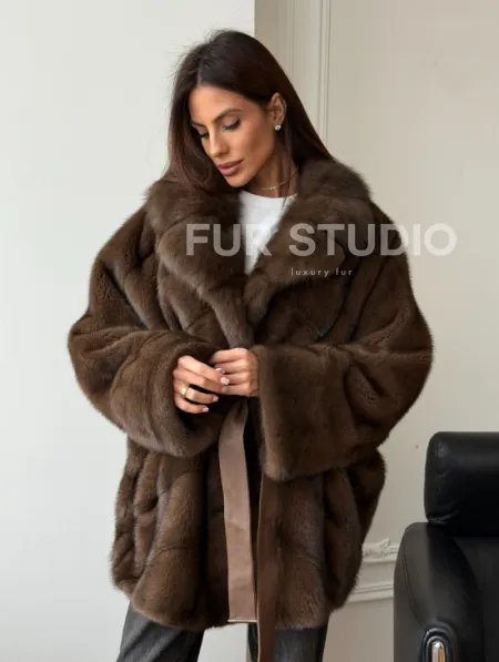 Коричневый полушубок с воротником куницы - летучая мышь - фото 0