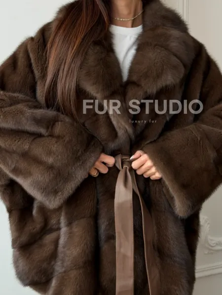 Коричневый полушубок с воротником куницы - летучая мышь - фото 4