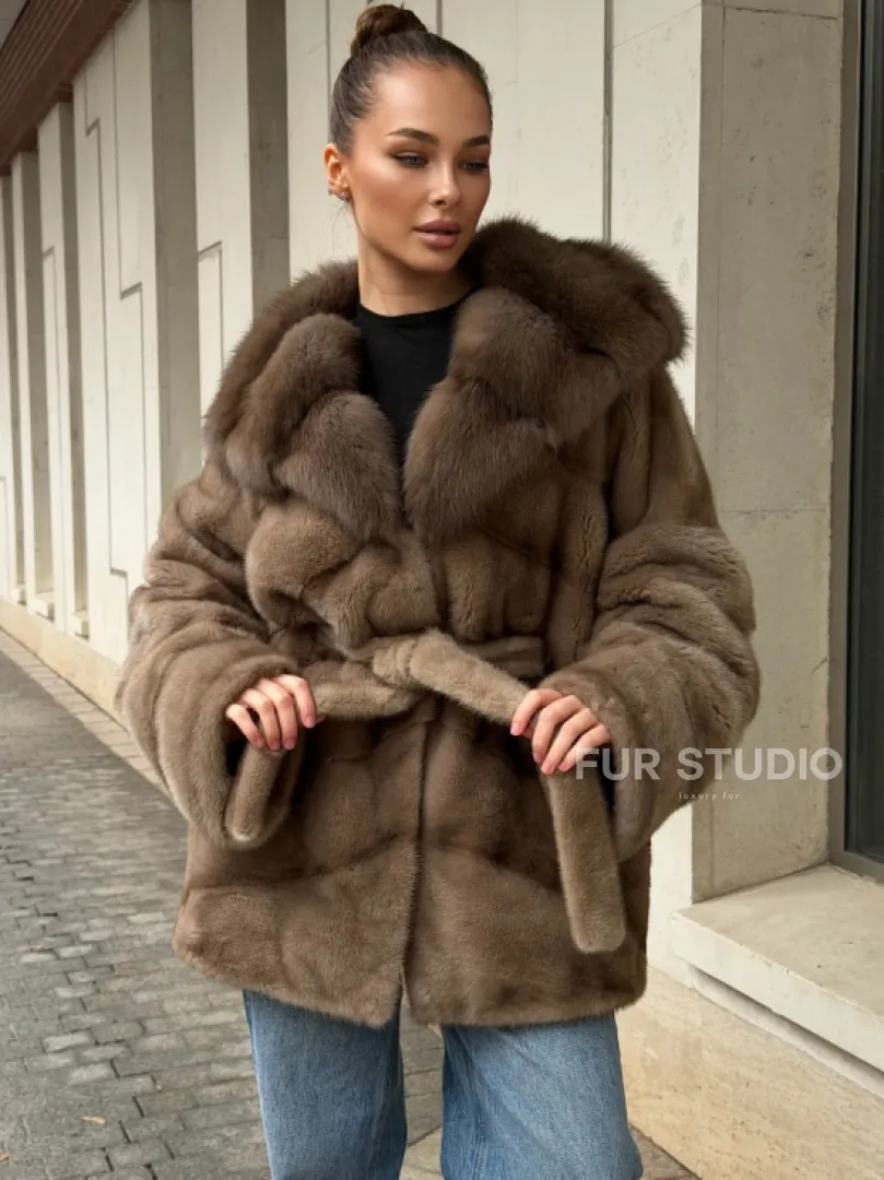 Полушубок норковый с капюшоном из меха куницы