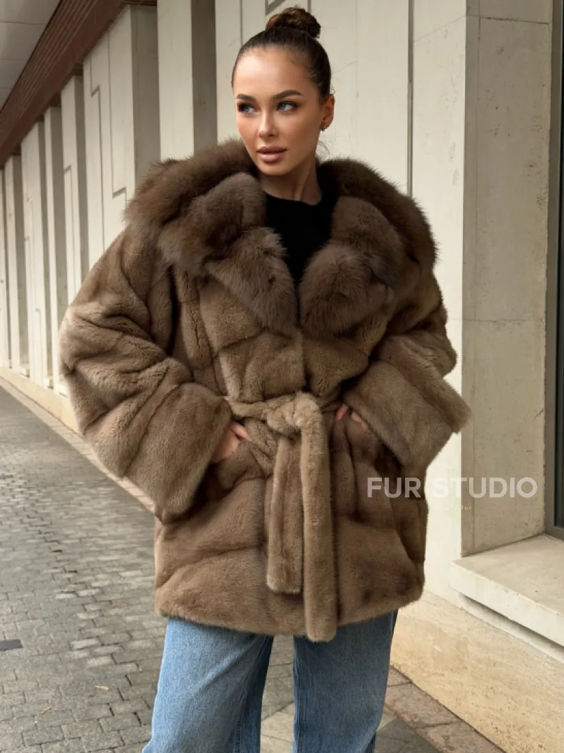 Полушубок норковый с капюшоном из меха куницы