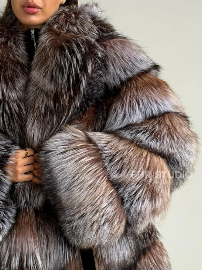 Шуба из меха лисы блюфрост