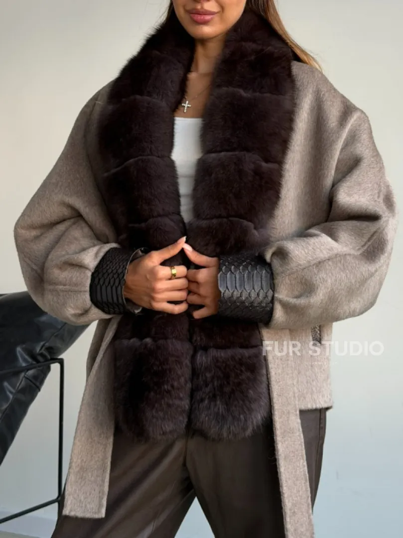 Пальто с мехом финского песца