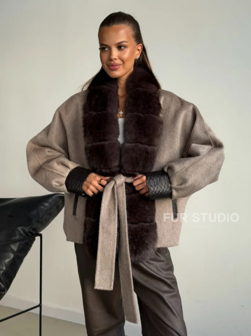 Пальто с мехом финского песца