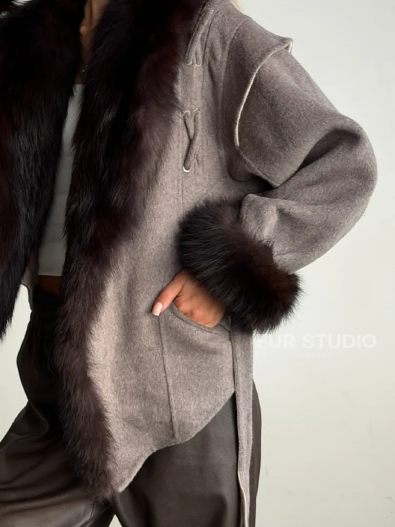 Пальто с мехом фишера