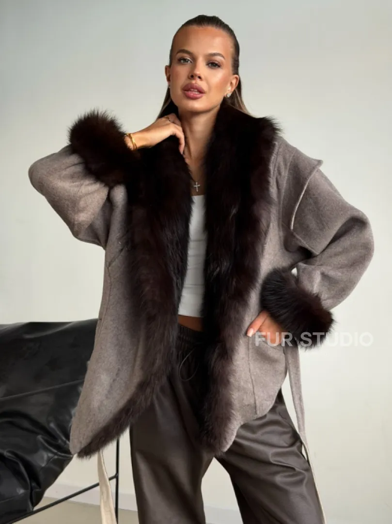 Пальто с мехом фишера