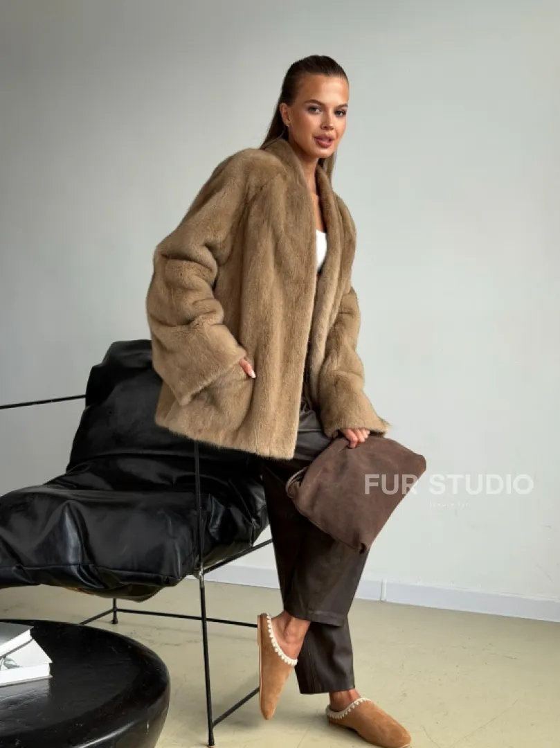 Норковый полушубок V-образный воротник