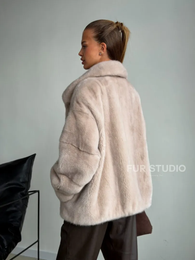 Короткая норковая шуба в цвете нюд