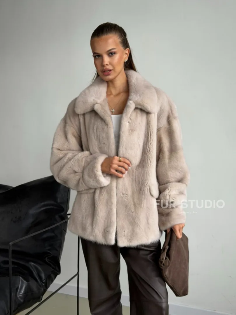 Короткая норковая шуба в цвете нюд