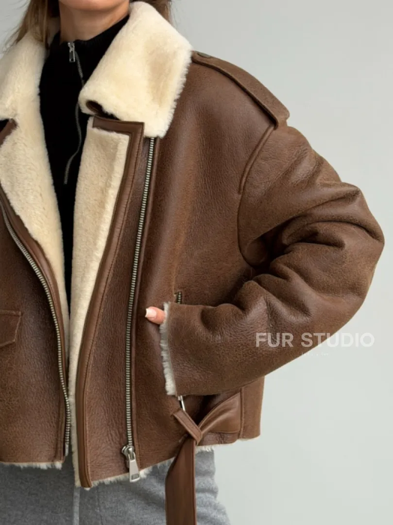 Короткая косуха-дубленка из овчины - фото 3