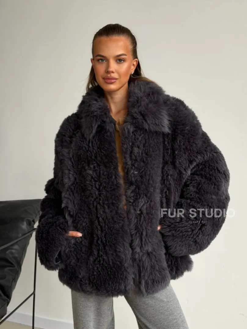 Короткая дубленка из овчины тиградо