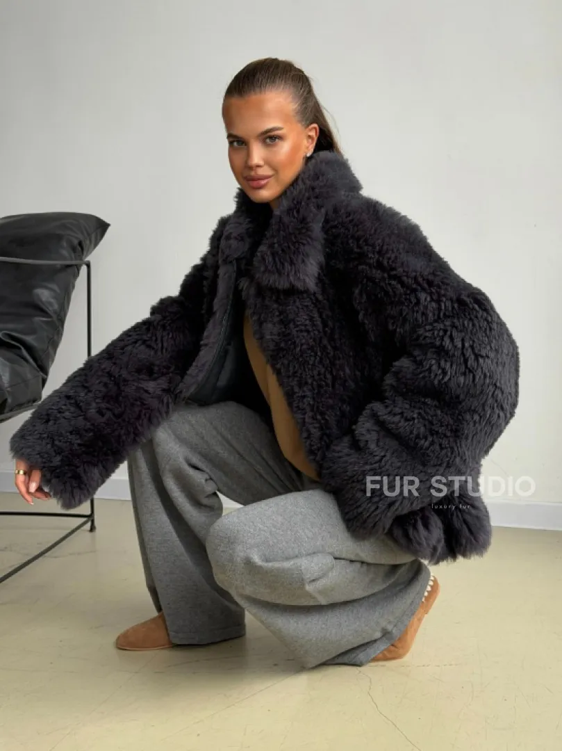 Короткая дубленка из овчины тиградо