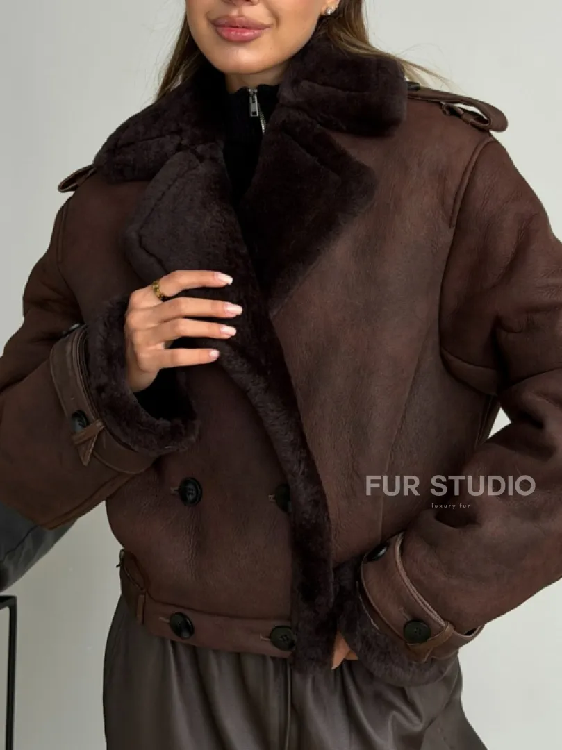 Двубортная короткая дубленка