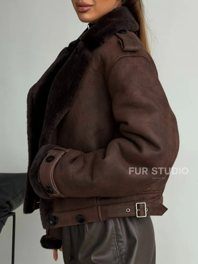 Двубортная короткая дубленка - фото 3