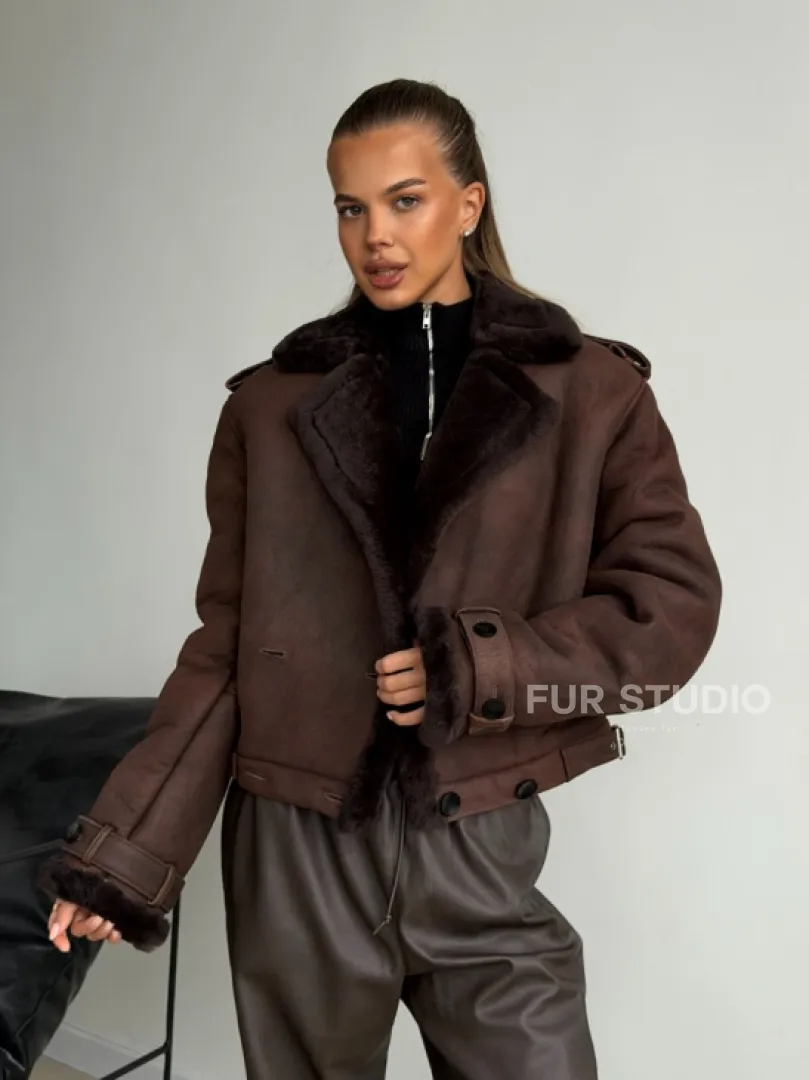 Двубортная короткая дубленка