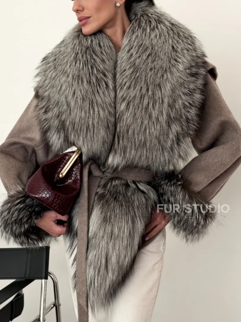 Полупальто с мехом чернобурки - фото 2