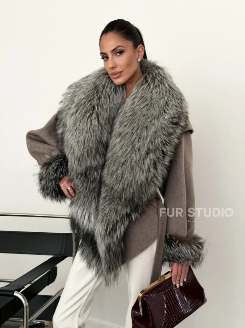 Полупальто с мехом чернобурки