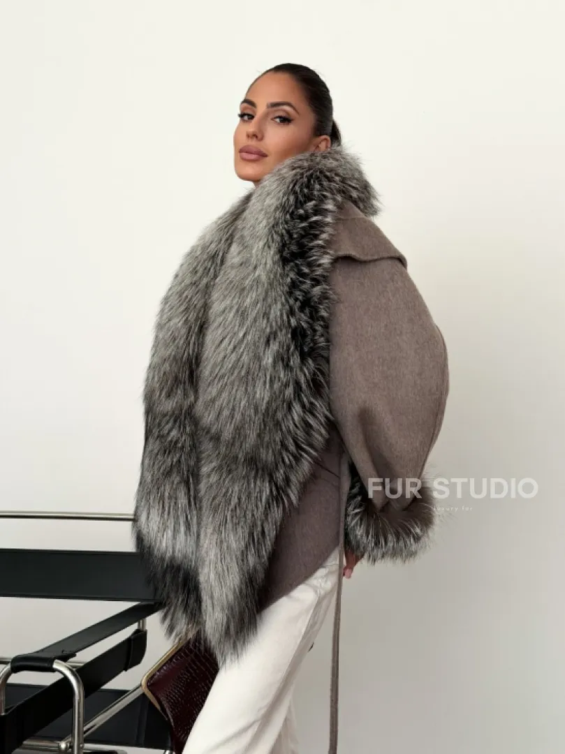 Полупальто с мехом чернобурки - фото 12