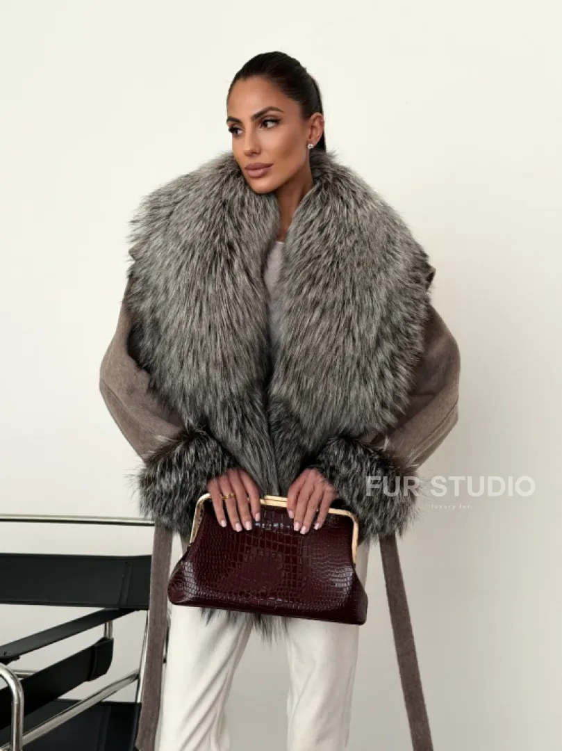 Полупальто с мехом чернобурки - фото 11