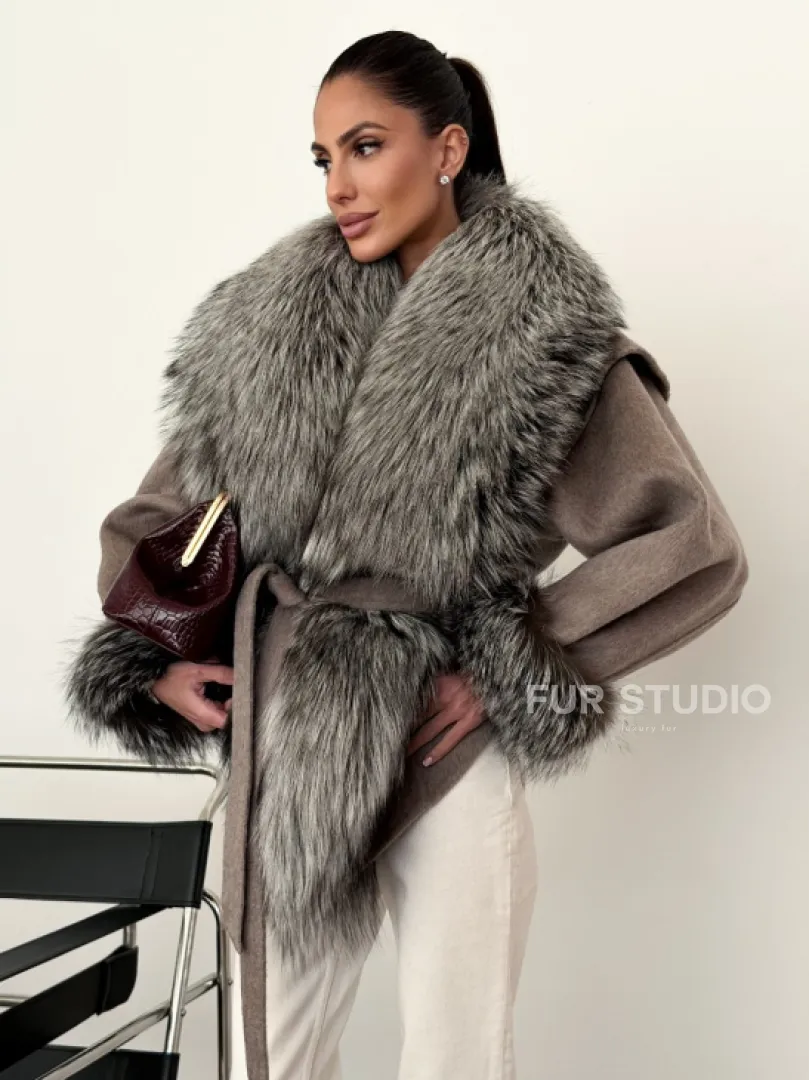 Полупальто с мехом чернобурки