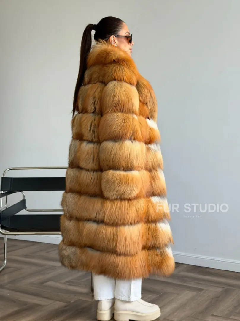 Шуба из меха огненной лисы