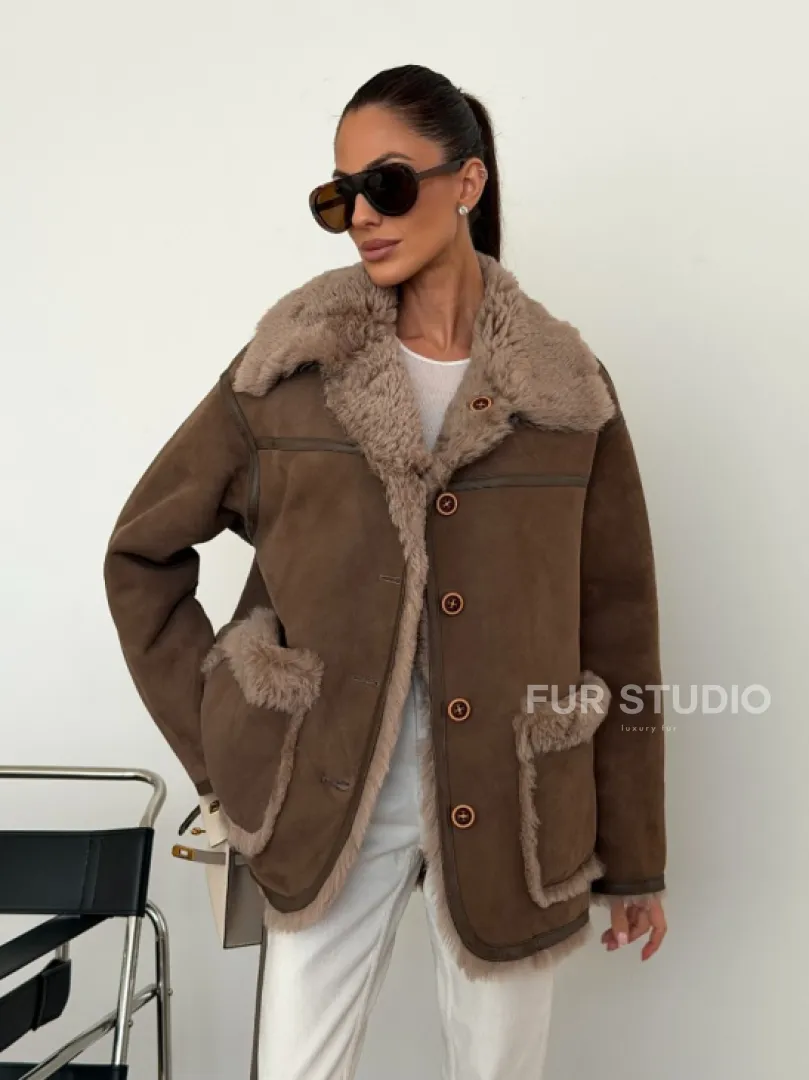 Коричневая замшевая дубленка на мехе тиградо - фото 10