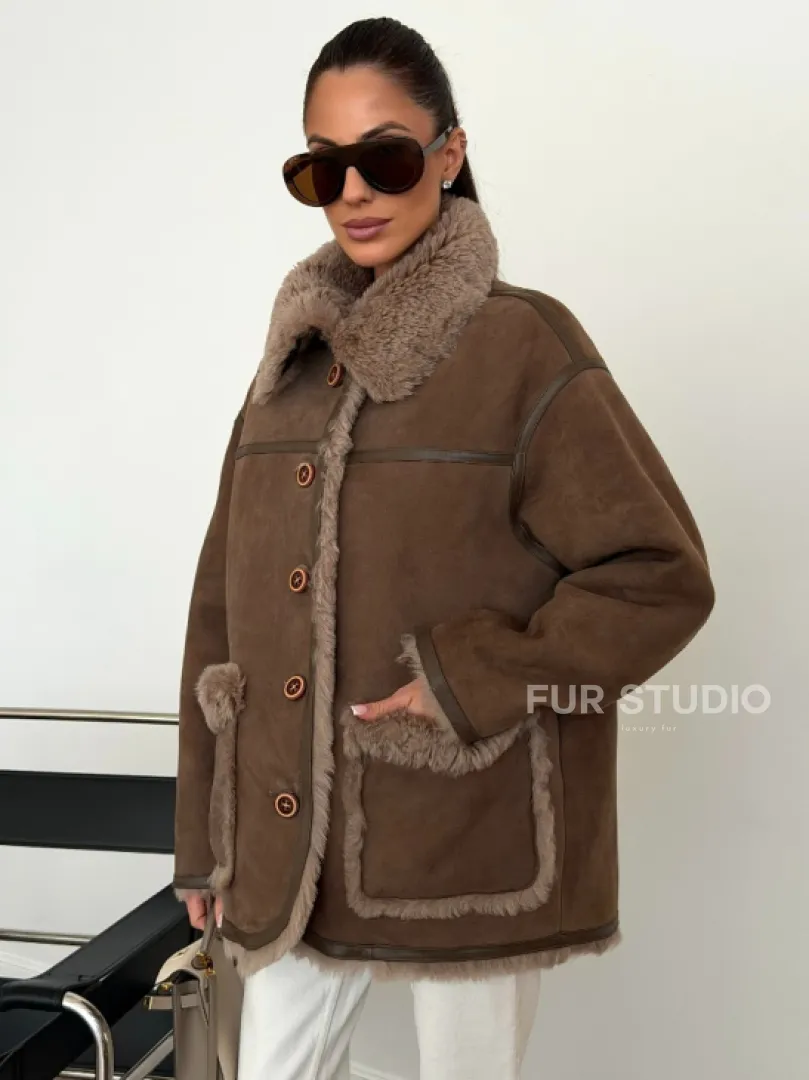 Коричневая замшевая дубленка на мехе тиградо - фото 6