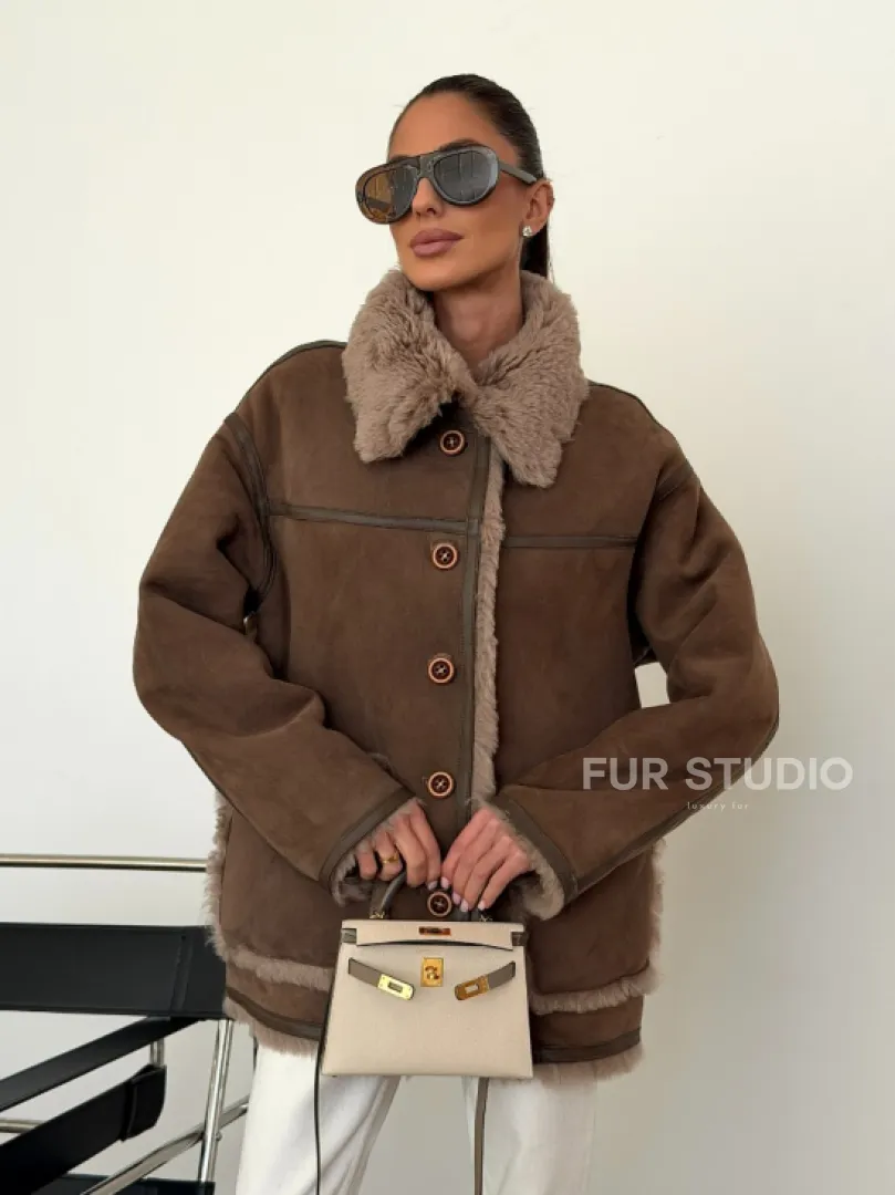 Коричневая замшевая дубленка на мехе тиградо - фото 11