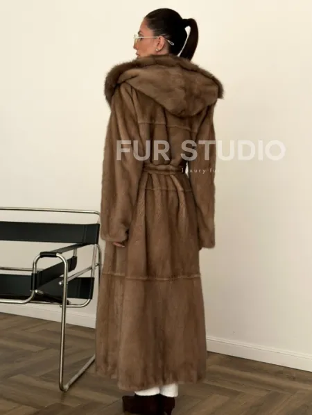 Длинная норковая шуба с капюшоном куница - фото 3