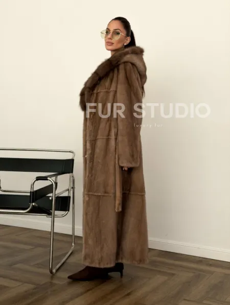 Длинная норковая шуба с капюшоном куница - фото 7