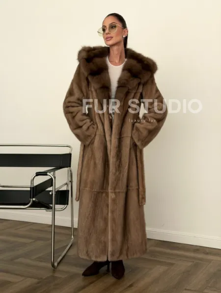 Длинная норковая шуба с капюшоном куница - фото 6
