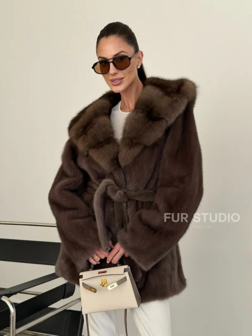 Коричневый норковый полушубок с мехом куницы