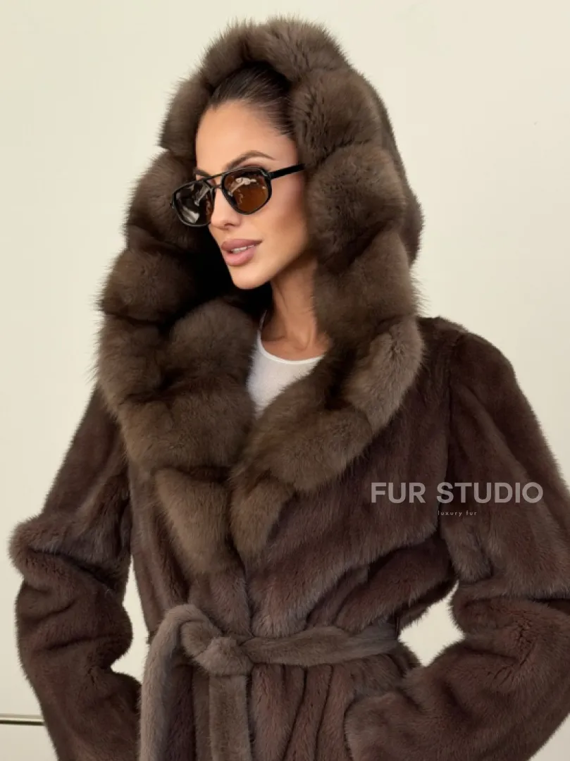 Коричневый норковый полушубок с мехом куницы