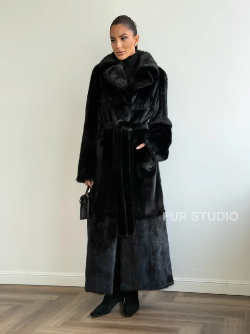 Черная шуба из меха норки - классический стиль