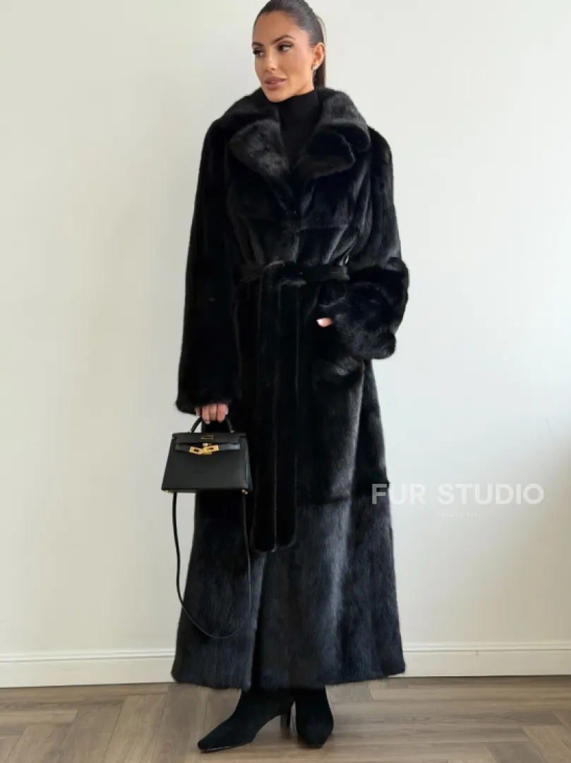 Черная шуба из меха норки - классический стиль
