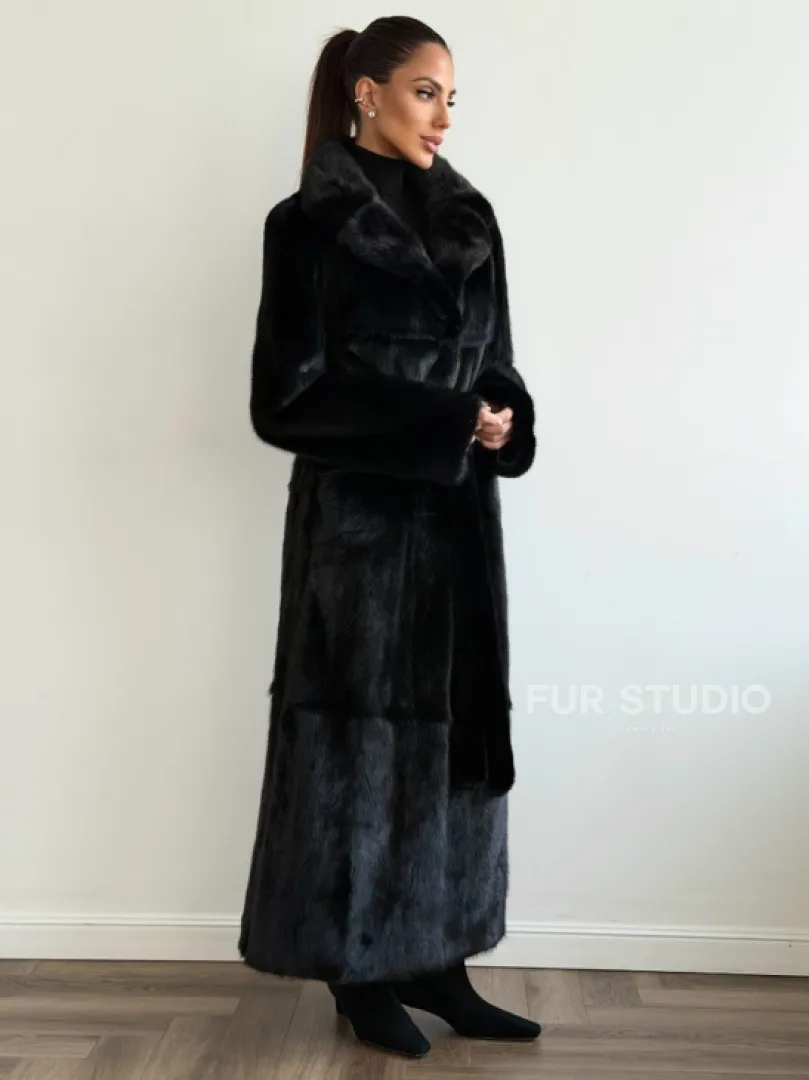 Черная шуба из меха норки - классический стиль