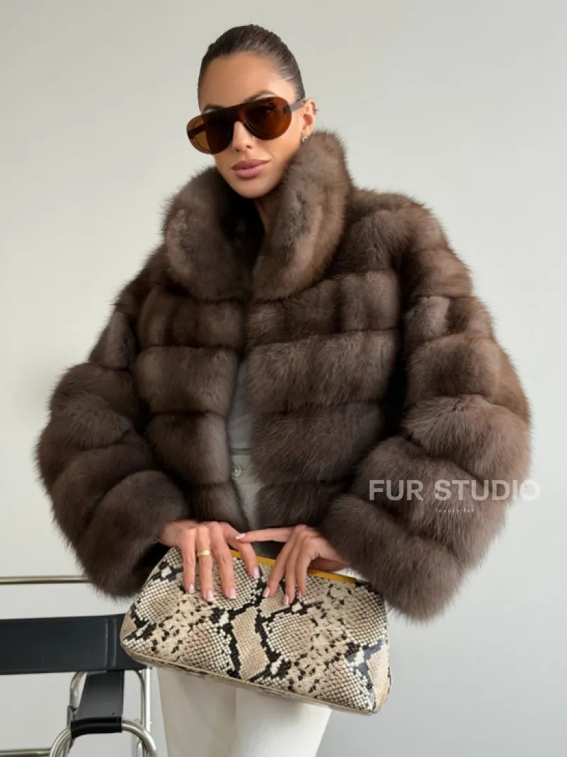 Короткая шуба из куницы - цвет трюфель